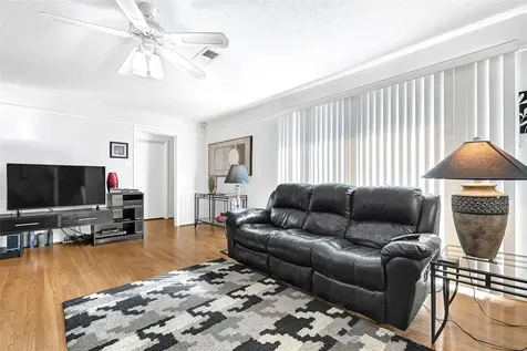 4831 Knickerbocker Street Houston TX 77035