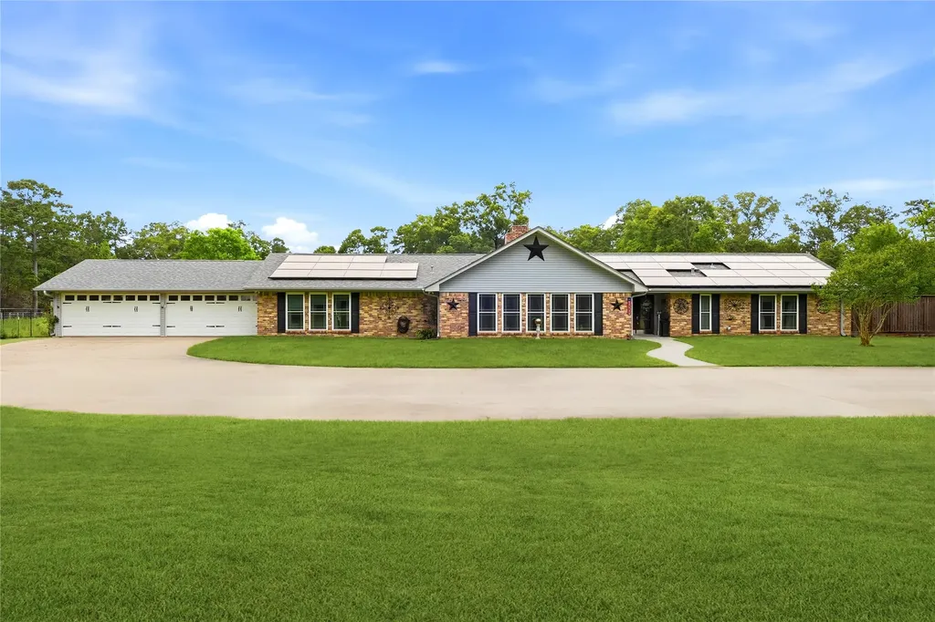 1551 County Road 318 Cleveland TX 77327