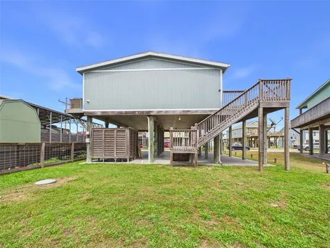 905 Meynig Drive Crystal Beach TX 77650