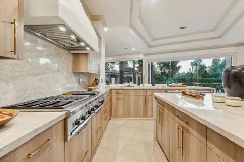 918 Huntington Cove Houston TX 77063