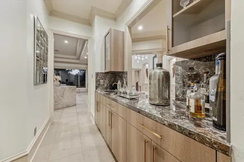 918 Huntington Cove Houston TX 77063