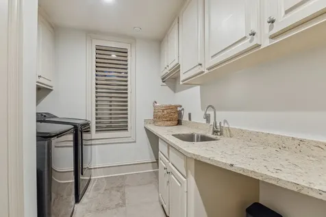 918 Huntington Cove Houston TX 77063