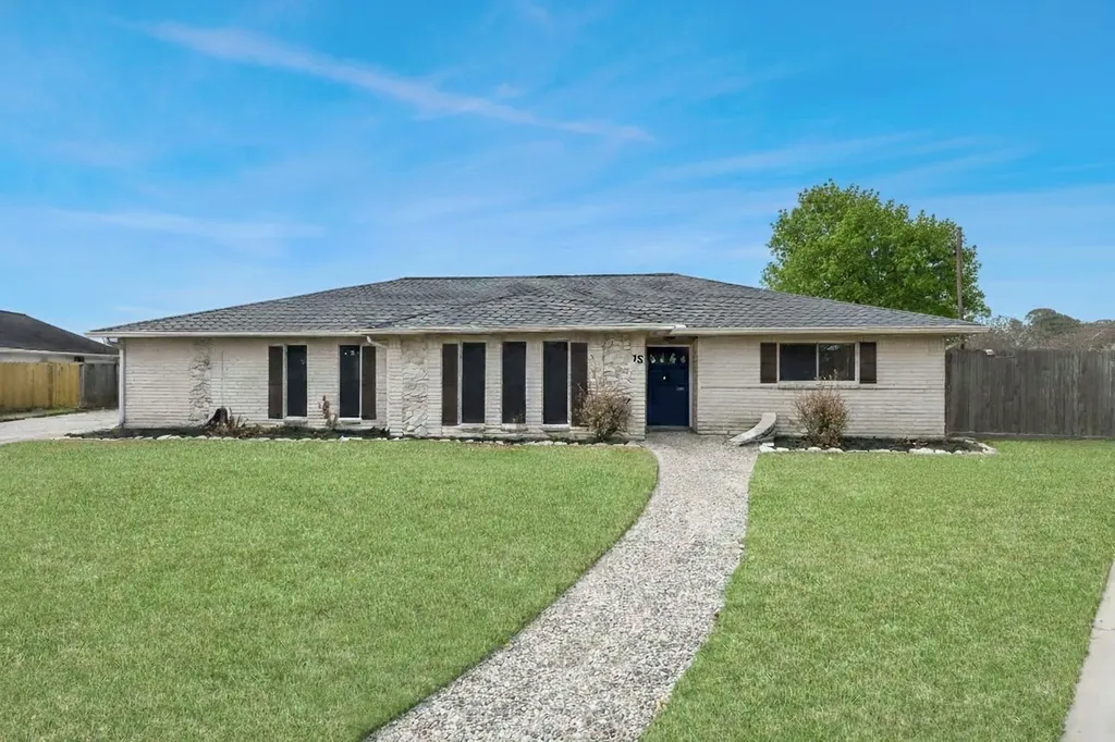 15 Haverford Lane Friendswood TX 77546