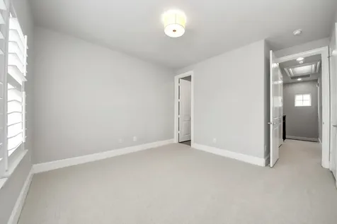 2004 Lou Ellen Lane C Houston TX 77018