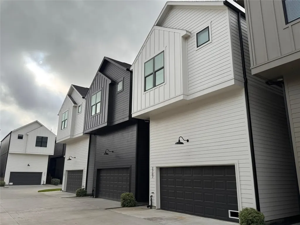 2705 Oakwood Crest Lane Houston TX 77018