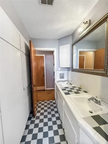 8219 Colgate Street Houston TX 77061