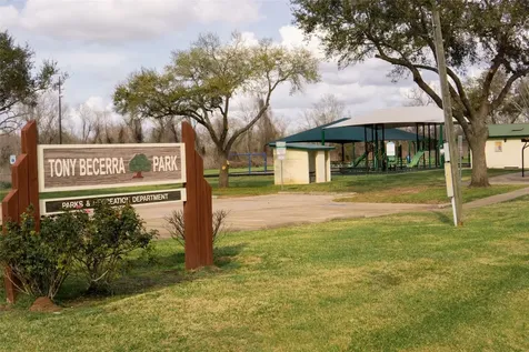 204 3rd Street Rosenberg TX 77471