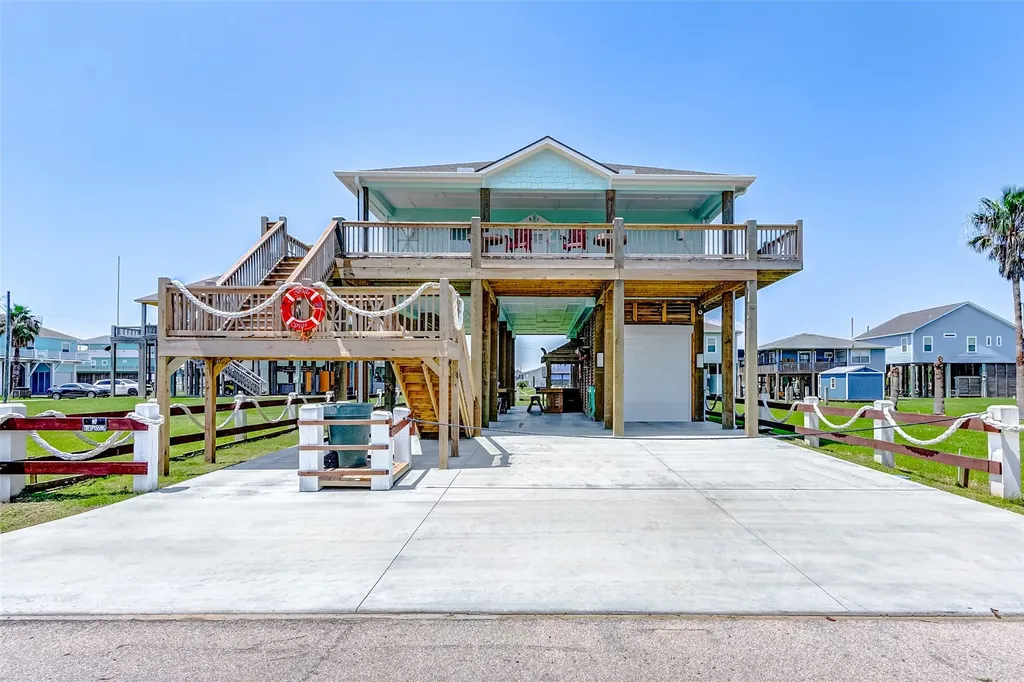 851 Palmetto Drive Crystal Beach TX 77650