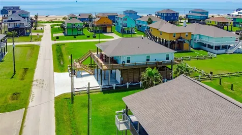 851 Palmetto Drive Crystal Beach TX 77650