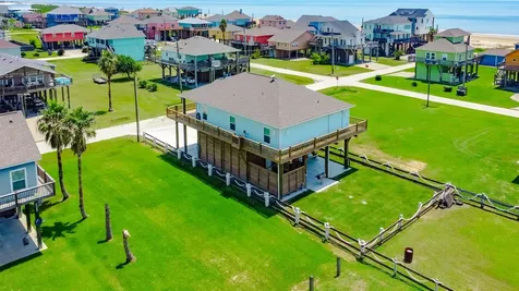 851 Palmetto Drive Crystal Beach TX 77650