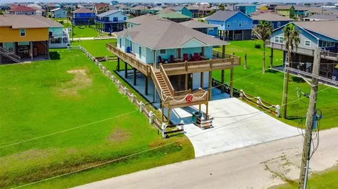 851 Palmetto Drive Crystal Beach TX 77650