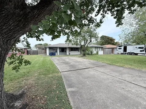 1720 17th Avenue N Texas City TX 77590