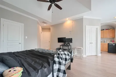 24 Versante Court Houston TX 77070