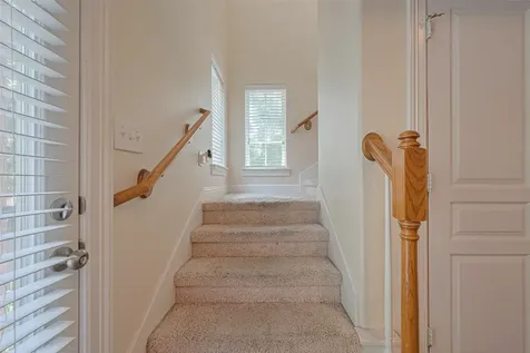 24 Versante Court Houston TX 77070