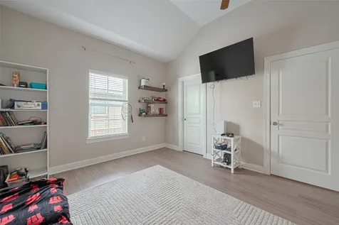24 Versante Court Houston TX 77070