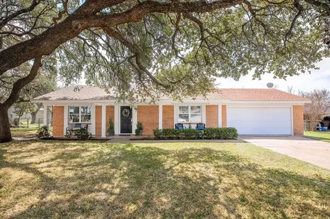 1013 W 12th Street Brady TX 76825