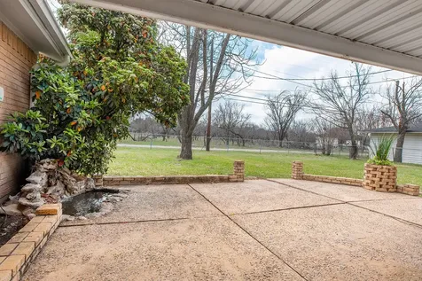 1013 W 12th Street Brady TX 76825