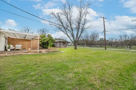 1013 W 12th Street Brady TX 76825