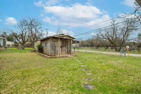 1013 W 12th Street Brady TX 76825