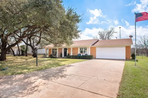 1013 W 12th Street Brady TX 76825