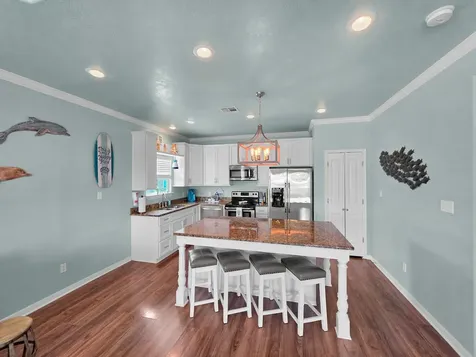 979 Palmridge Drive Crystal Beach TX 77650