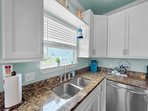 979 Palmridge Drive Crystal Beach TX 77650
