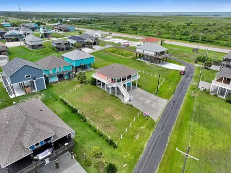 979 Palmridge Drive Crystal Beach TX 77650