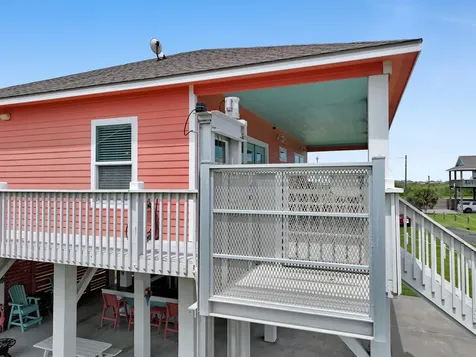 979 Palmridge Drive Crystal Beach TX 77650