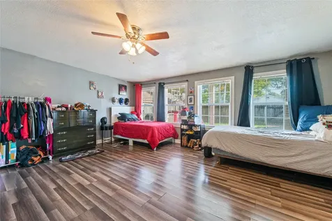 809 12th Avenue N Texas City TX 77590