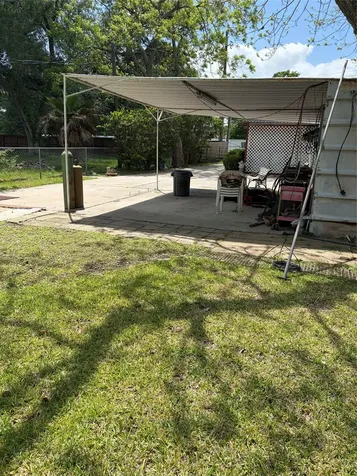 817 S Main Street Highlands TX 77562
