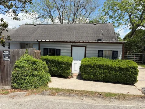 817 S Main Street Highlands TX 77562