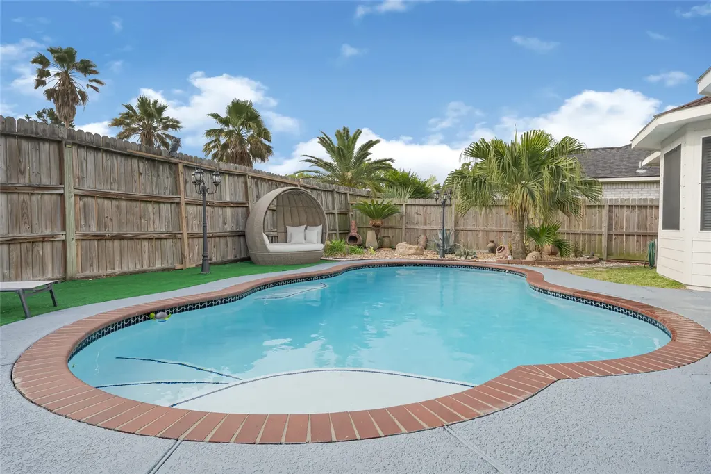 16827 Ship Anchor Drive Friendswood TX 77546