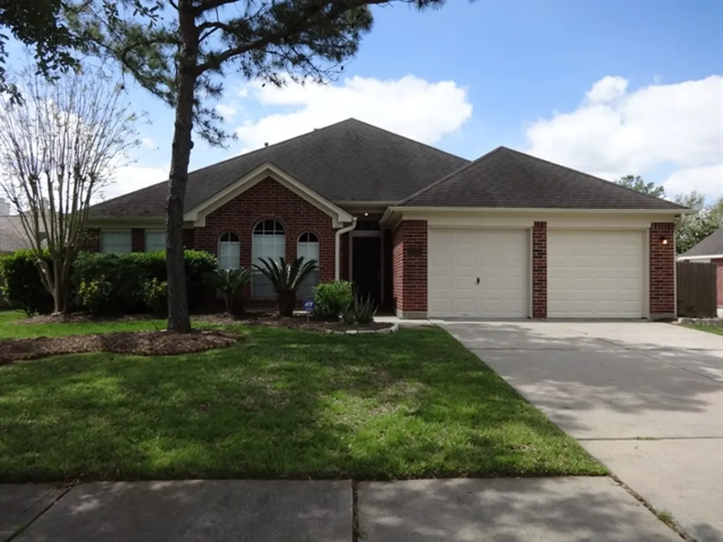 104 Laguna Pointe Drive League City TX 77573