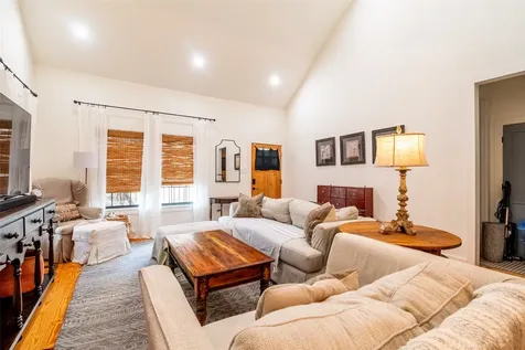 200 Carl Street Houston TX 77009