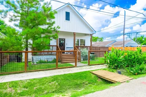 200 Carl Street Houston TX 77009