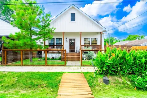 200 Carl Street Houston TX 77009