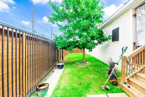 200 Carl Street Houston TX 77009