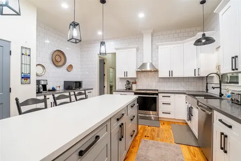 200 Carl Street Houston TX 77009