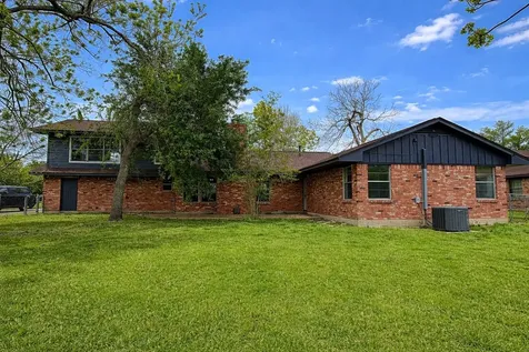 311 Southern Oaks Drive Lake Jackson TX 77566