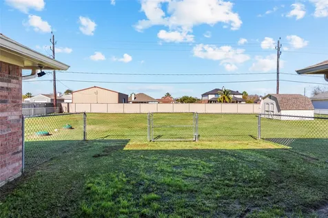 1815 Magnolia Bend Baytown TX 77523