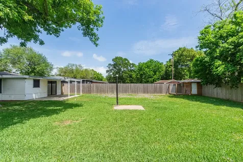 525 20th Avenue N Texas City TX 77590