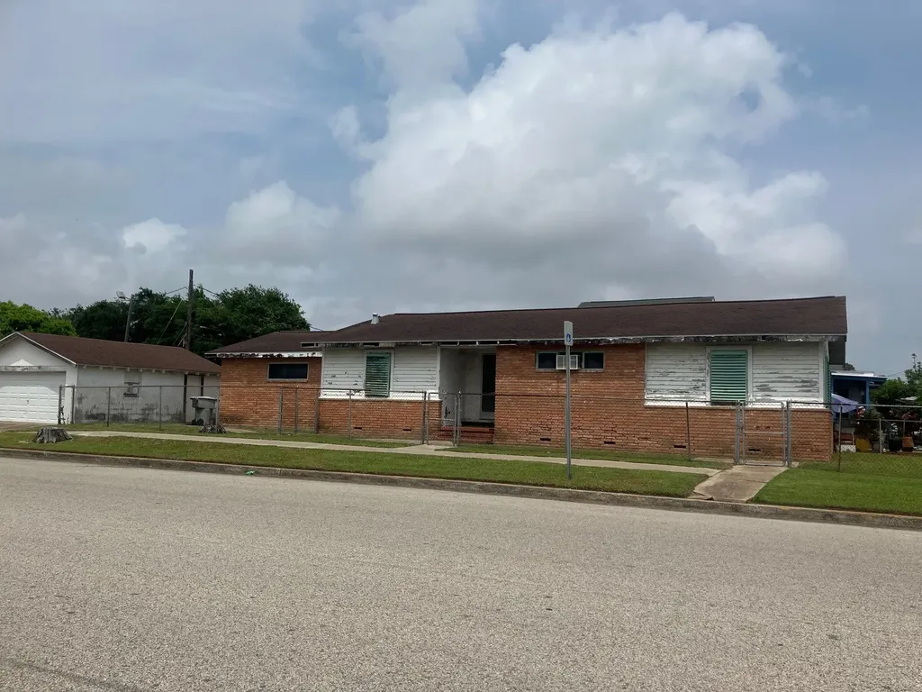 1020 40th Street Galveston TX 77550