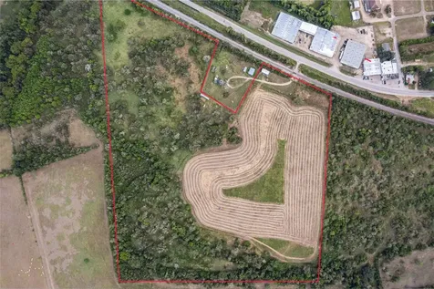 8321 Us-59 Hungerford TX 77448