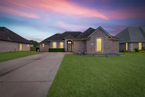 105 Wisteria Street Richwood TX 77531