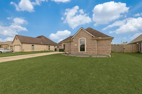 105 Wisteria Street Richwood TX 77531