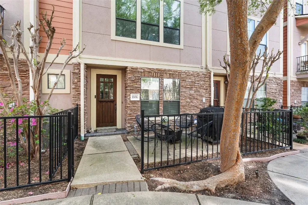 1045 W 22nd Street G Houston TX 77008