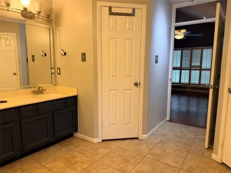 6835 Queensclub Houston TX 77069