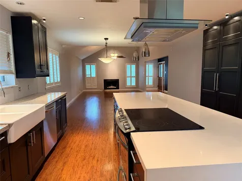 6835 Queensclub Houston TX 77069
