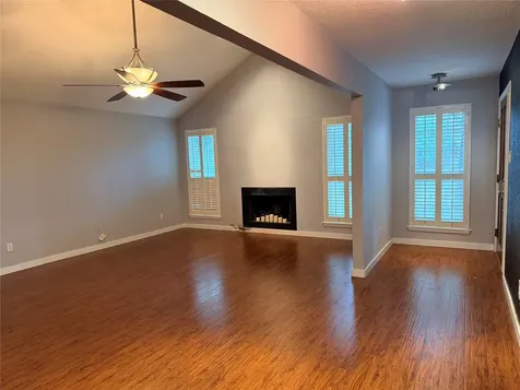6835 Queensclub Houston TX 77069