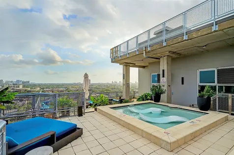 2000 Bagby Street 9422 Houston TX 77002